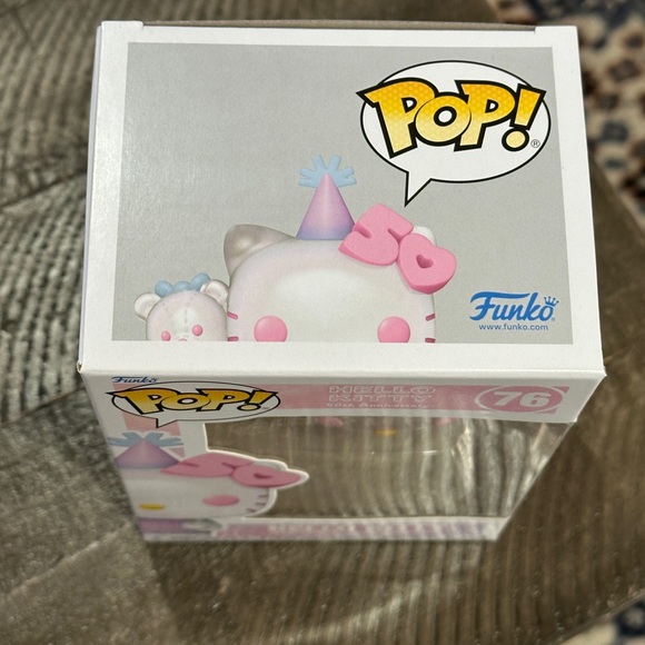 NIB Hello Kitty with Balloon 50th Anniversary Funko Pop - Picture 7 of 8